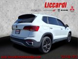 Used 2022 Volkswagen Taos SE image 2
