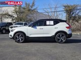 Used 2020 Volvo XC40 T4 R-Design image 4