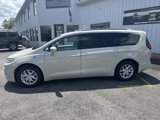 Used 2021 Chrysler Pacifica Touring-L image 2