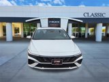 Used 2025 Hyundai Elantra SEL image 3