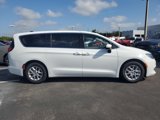 Used 2022 Chrysler Voyager LX image 5