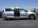 Used 2019 Chrysler Pacifica Touring-L Plus image 3