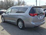 Used 2019 Chrysler Pacifica Touring-L image 4