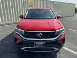 Certified 2024 Volkswagen Taos SE w/ Panoramic Sunroof Package image 2