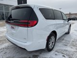 New 2025 Chrysler Pacifica Select image 3