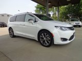 Used 2017 Chrysler Pacifica Limited image 3
