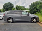 Used 2022 Chrysler Pacifica Touring-L image 4