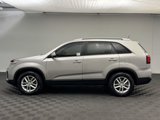 Used 2015 Kia Sorento LX image 2