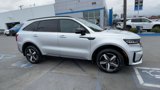 Used 2022 Kia Sorento EX w/ Panoramic Sunroof Package image 3