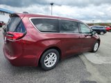 Used 2023 Chrysler Pacifica Touring-L image 3