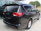 Used 2020 Chrysler Pacifica Touring-L image 4