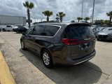 Used 2022 Chrysler Pacifica Touring-L image 4