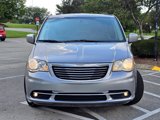 Used 2014 Chrysler Town & Country Touring image 3