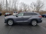 Used 2023 Toyota Highlander Platinum image 2