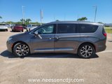 Used 2018 Chrysler Pacifica Limited w/ Tire & Wheel Group image 4