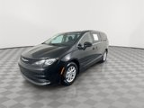 Used 2022 Chrysler Voyager LX image 4