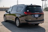 Used 2022 Chrysler Pacifica Touring-L image 5
