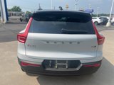 Used 2022 Volvo XC40 T5 R-Design image 4