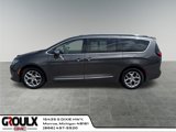 Used 2017 Chrysler Pacifica Limited image 3