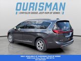 Used 2023 Chrysler Pacifica Limited image 5