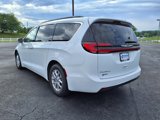 Used 2022 Chrysler Pacifica Touring-L image 5