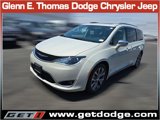 Used 2017 Chrysler Pacifica Limited image 3