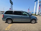 Used 2010 Chrysler Town & Country Touring image 5