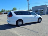 Used 2023 Chrysler Pacifica Touring-L image 3
