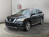Used 2017 Nissan Pathfinder SV image 2