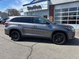Used 2019 Toyota Highlander SE image 2