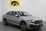 Used 2022 Volkswagen Jetta SE w/ Panoramic Sunroof Package image 2