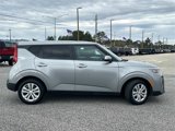 Used 2022 Kia Soul LX image 3
