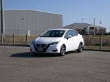 Used 2022 Nissan Versa SV image 2