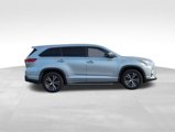 Used 2017 Toyota Highlander LE image 6