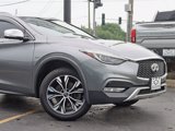 Used 2017 INFINITI QX30 Premium image 3