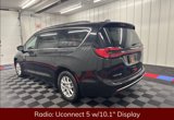 Used 2022 Chrysler Pacifica Touring-L image 6