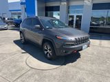 Used 2018 Jeep Cherokee Trailhawk image 2