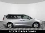 Used 2017 Chrysler Pacifica Touring-L image 2