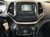 Used 2017 Jeep Cherokee Latitude image 4
