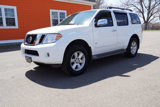 Used 2008 Nissan Pathfinder SE image 2
