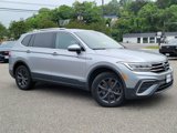 Used 2024 Volkswagen Tiguan SE image 2