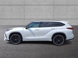 Used 2023 Toyota Highlander XSE image 2