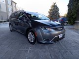 Used 2020 Chrysler Pacifica Touring-L image 3