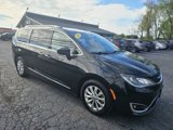 Used 2018 Chrysler Pacifica Touring-L image 3
