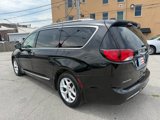 Used 2018 Chrysler Pacifica Touring-L w/ Tire & Wheel Group image 5