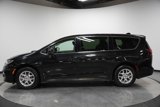 Used 2023 Chrysler Pacifica Touring-L image 3