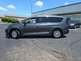 Used 2017 Chrysler Pacifica Touring-L image 3