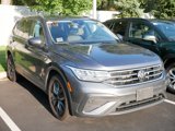 Used 2022 Volkswagen Tiguan SE w/ Panoramic Sunroof Package image 2