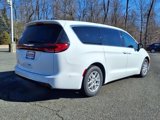 New 2025 Chrysler Pacifica Select image 2