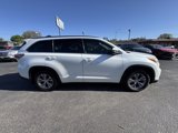Used 2014 Toyota Highlander XLE image 2